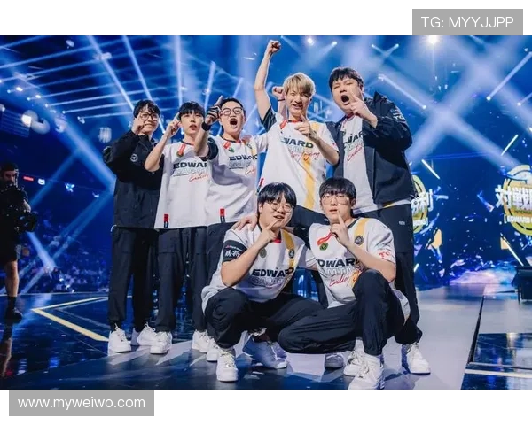 《全球电竞赛事热潮持续增长 各大战队激烈角逐年度总冠军》 《全球电竞赛事热潮持续增长 各大战队激烈角逐年度总冠军》