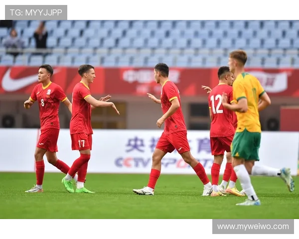 中国足球队迎战日本,争夺亚洲杯八强资格,备战压力山大球迷期待逆袭 中国足球队迎战日本,争夺亚洲杯八强资格,备战压力山大球迷期待逆袭