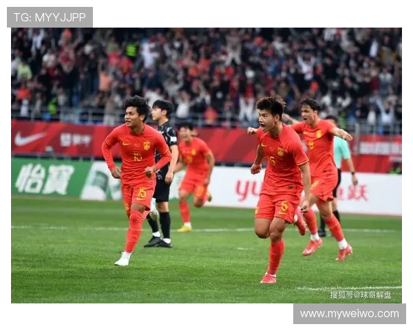 国足鏖战东亚杯再掀激情风暴年轻阵容展现全新战斗面貌 国足鏖战东亚杯再掀激情风暴年轻阵容展现全新战斗面貌