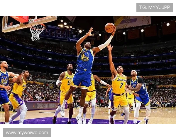 NBA新赛季揭幕湖人绝杀勇士全场鏖战点燃球迷激情再度引爆关注热潮 NBA新赛季揭幕湖人绝杀勇士全场鏖战点燃球迷激情再度引爆关注热潮