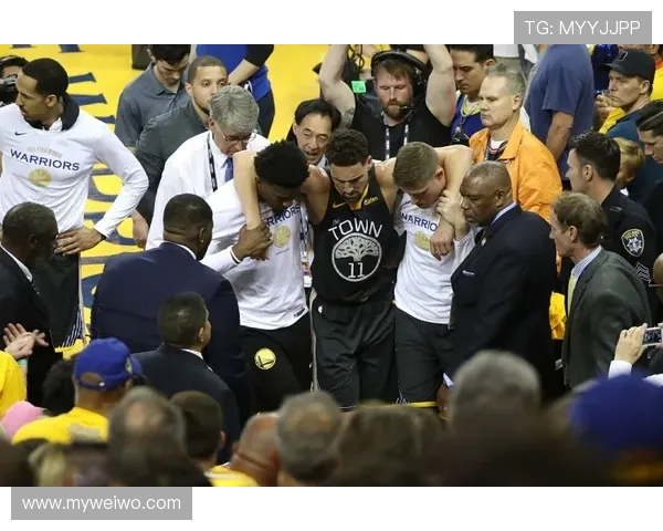 NBA最新赛季动态:超级球星伤病困扰球队争冠前景,交易市场迎来大变动 NBA最新赛季动态:超级球星伤病困扰球队争冠前景,交易市场迎来大变动